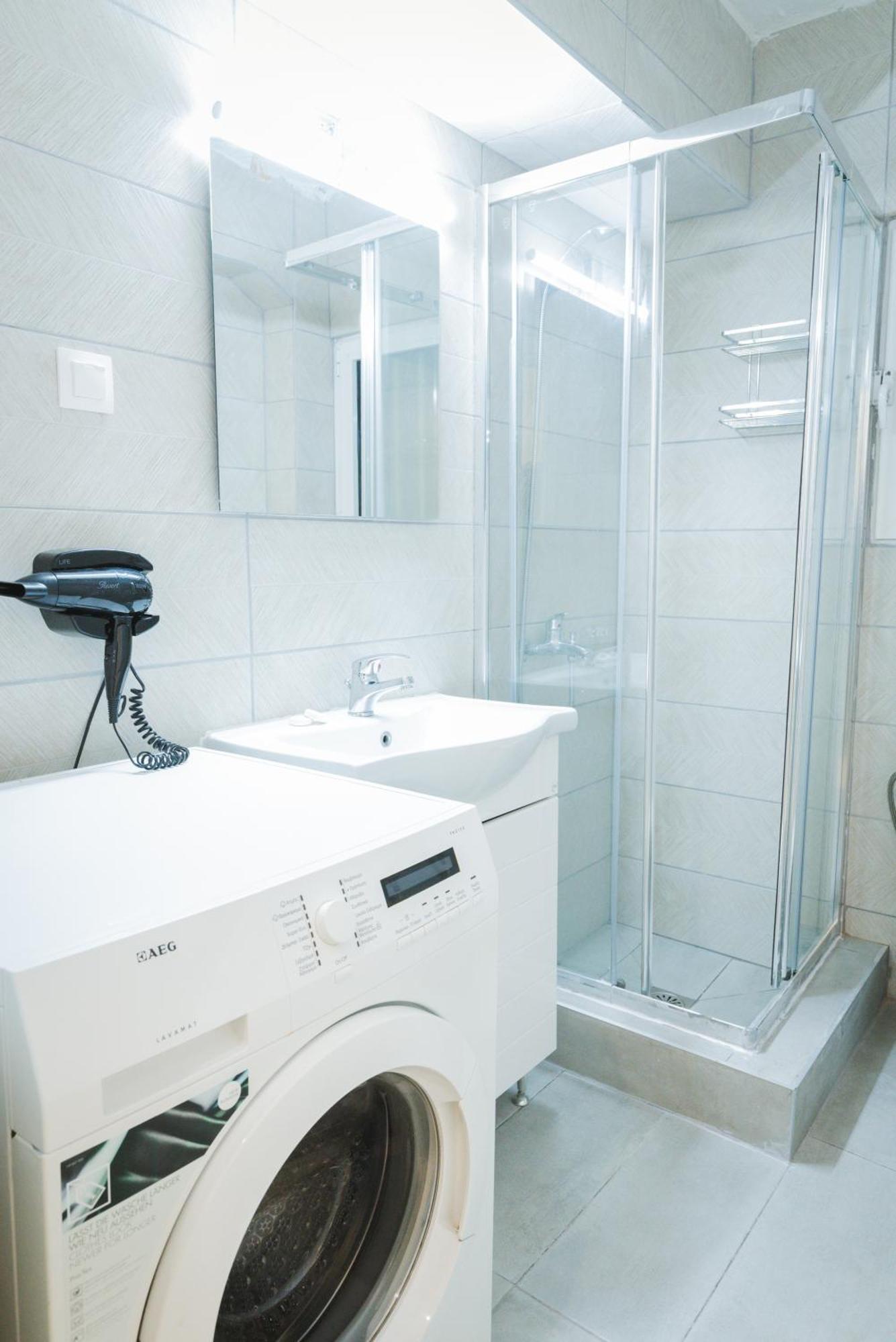 Stylish Apt W Jacuzzi, 5 Min To White Tower Thessaloniki Exterior photo