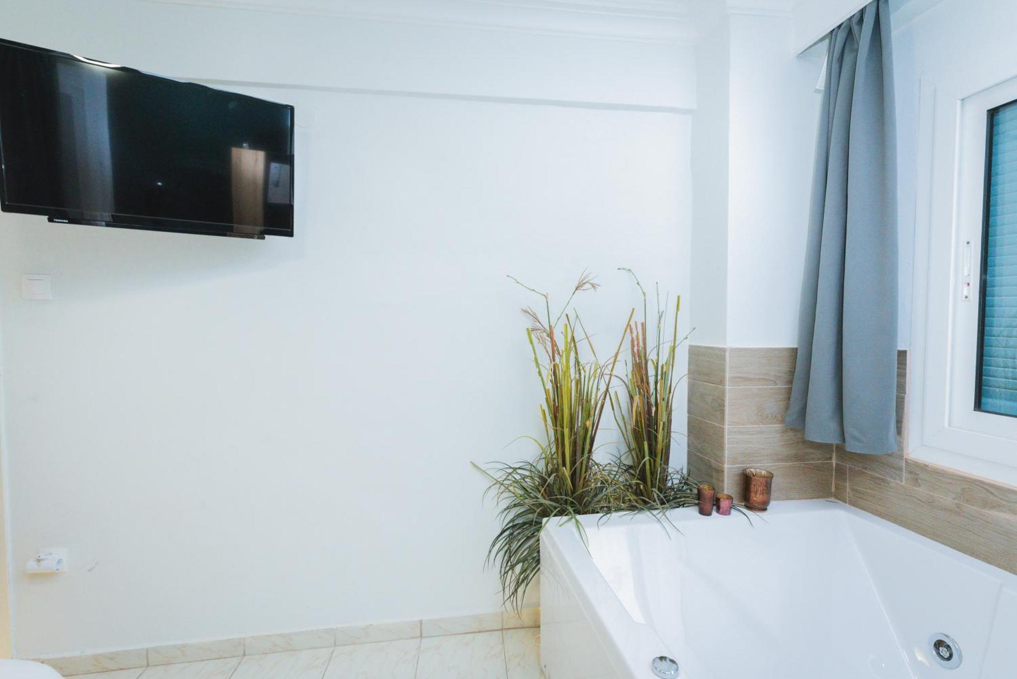 Stylish Apt W Jacuzzi, 5 Min To White Tower Thessaloniki Exterior photo